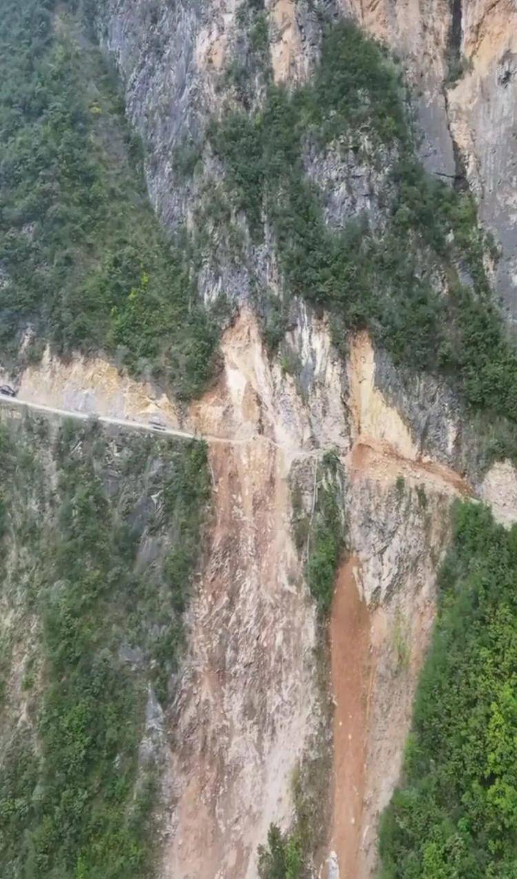 重庆网红“挂壁公路”垮塌<strong></p>
<p>客币</strong>,附近村民外出绕行已半月盼修复,当地:已完成排危,正在修