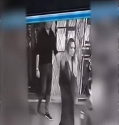 安吉丽娜·朱莉访乌<strong></p>
<p>淘币网</strong>,保镖被带走