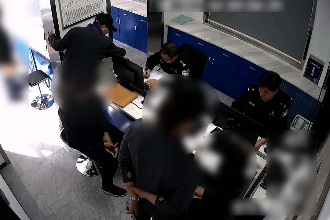 男子9600元转卖全新苹果17Pro max<strong></p>
<p>芬币</strong>，买家爽快转账1万后，其老婆银行卡被冻结！民警：这笔钱涉诈