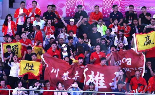 全运会拳击男子80公斤级决赛<strong></p>
<p>芬币</strong>，王小保夺冠！