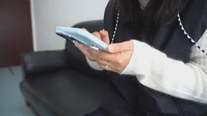 扬州一女子刷短视频惹祸:偷偷去银行取了6万现金<strong></p>
<p>虚拟币买就跌</strong>,结果……