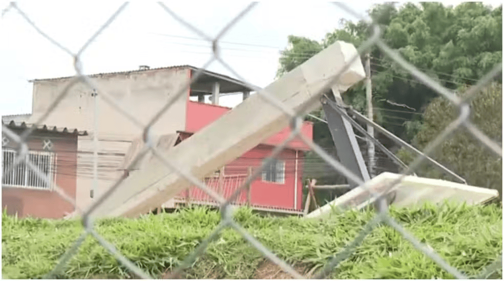 巴西17岁少年在朋友面前秀扣篮<strong></p>
<p>虚拟币买就跌</strong>，下一秒篮架倒塌被砸头身亡