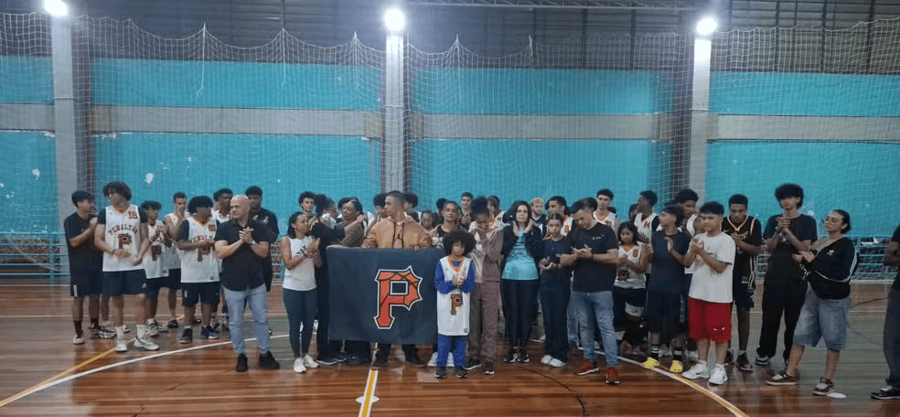 巴西17岁少年在朋友面前秀扣篮<strong></p>
<p>虚拟币买就跌</strong>，下一秒篮架倒塌被砸头身亡