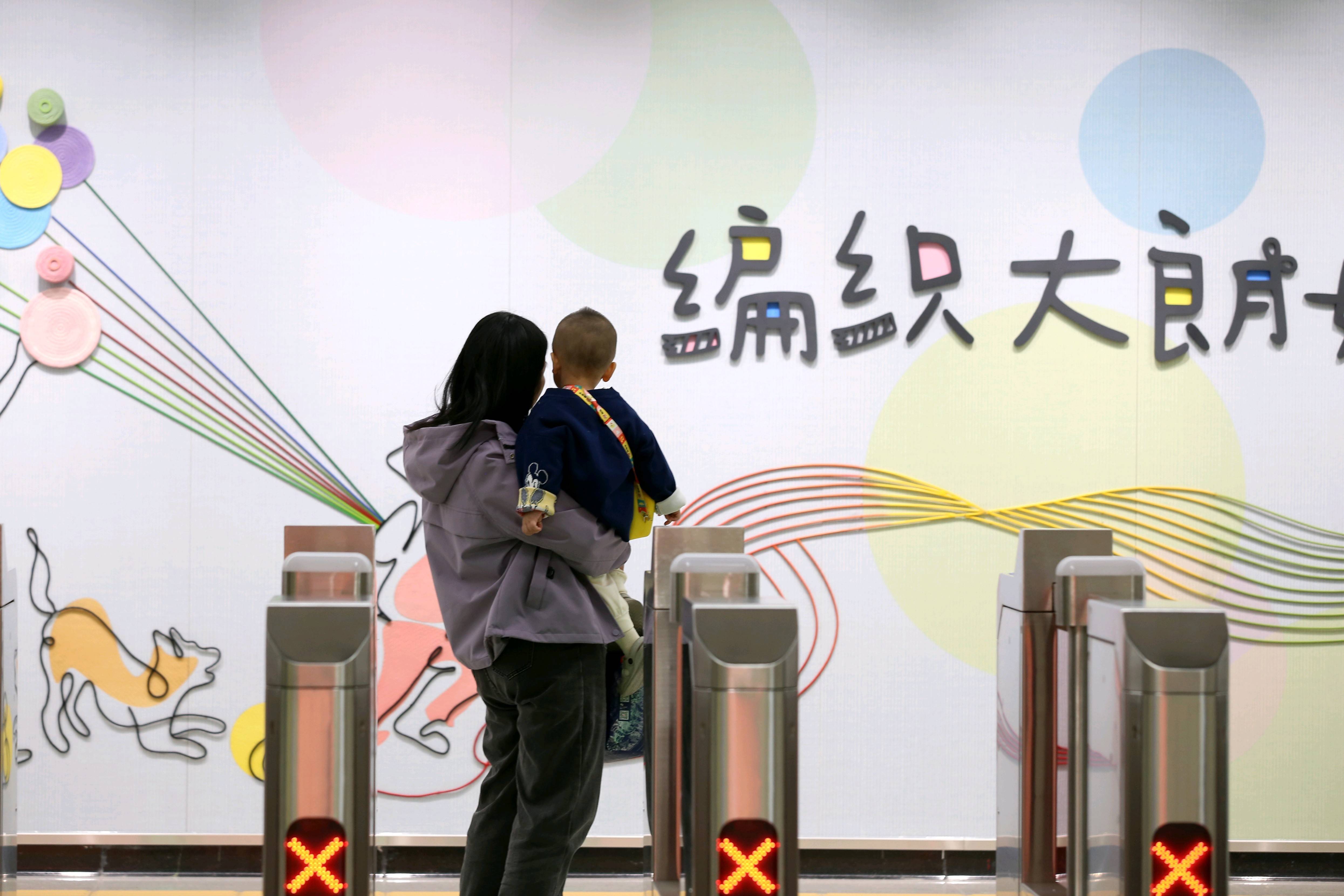 东莞地铁1号线试乘首日<strong></p>
<p>每天送虚拟币</strong>，大朗4站“沸腾”了