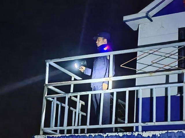 守护钢铁动脉安全<strong></p>
<p>每天送虚拟币</strong>！郑州铁路公安处禹州站派出所深入开展铁路线路巡查及安全宣传活动