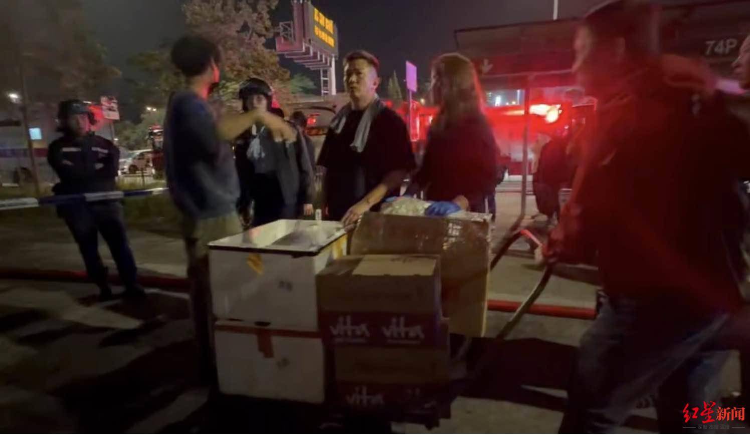 红星新闻实探香港宏福苑大火现场:警员称第一次遇到这么大火<strong></p>
<p>每天送虚拟币</strong>,餐厅老板自发为救援人员送餐