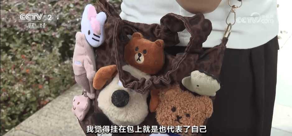 “50块帆布包配3000块包挂”<strong></p>
<p>银联币虚拟币</strong>，时髦年轻人背半个身家出门