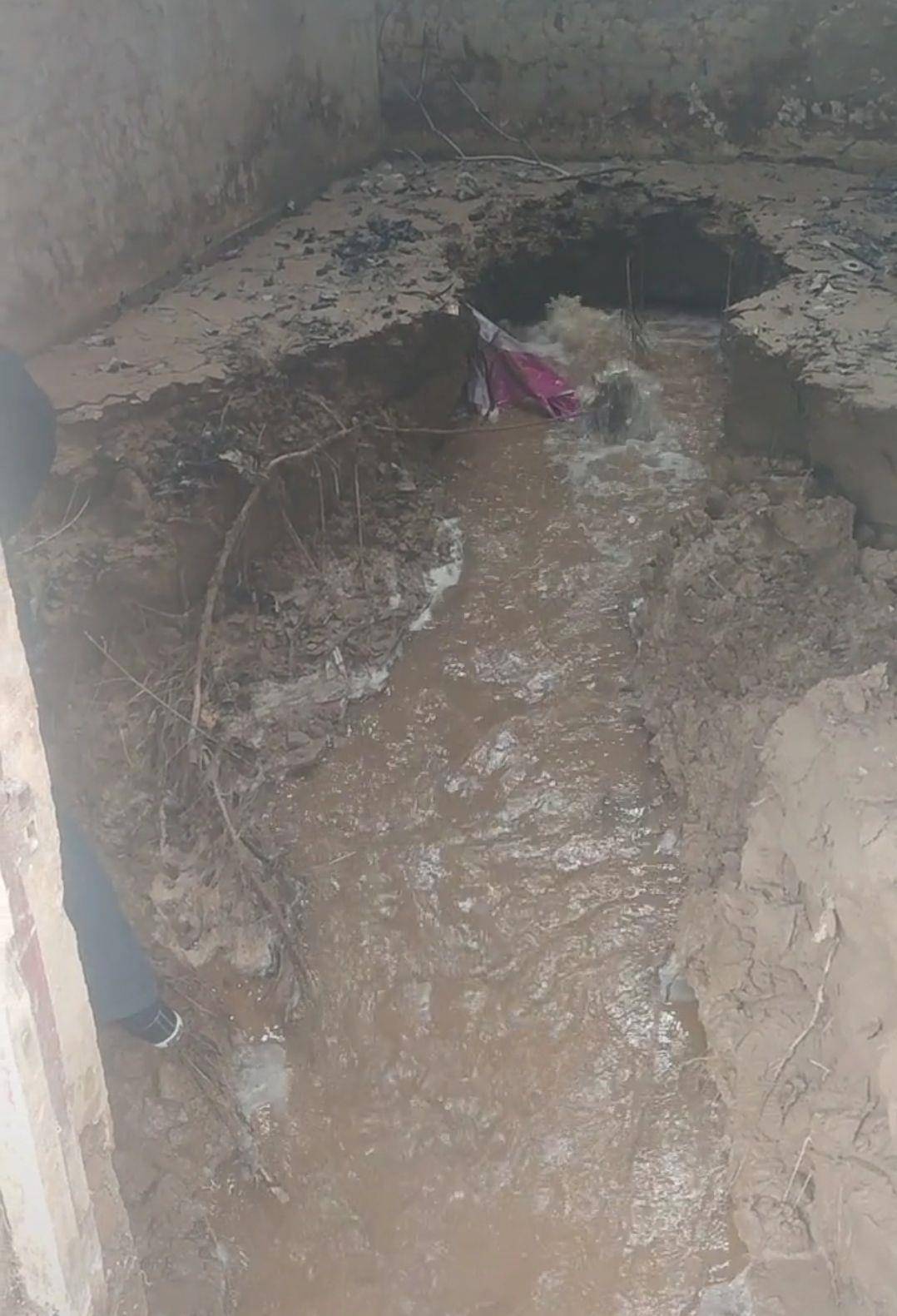 干枯了三十多年，郑州“母亲河”贾鲁河源头泉水复涌，水温近30℃，附近民众兴奋不已，奔走相告