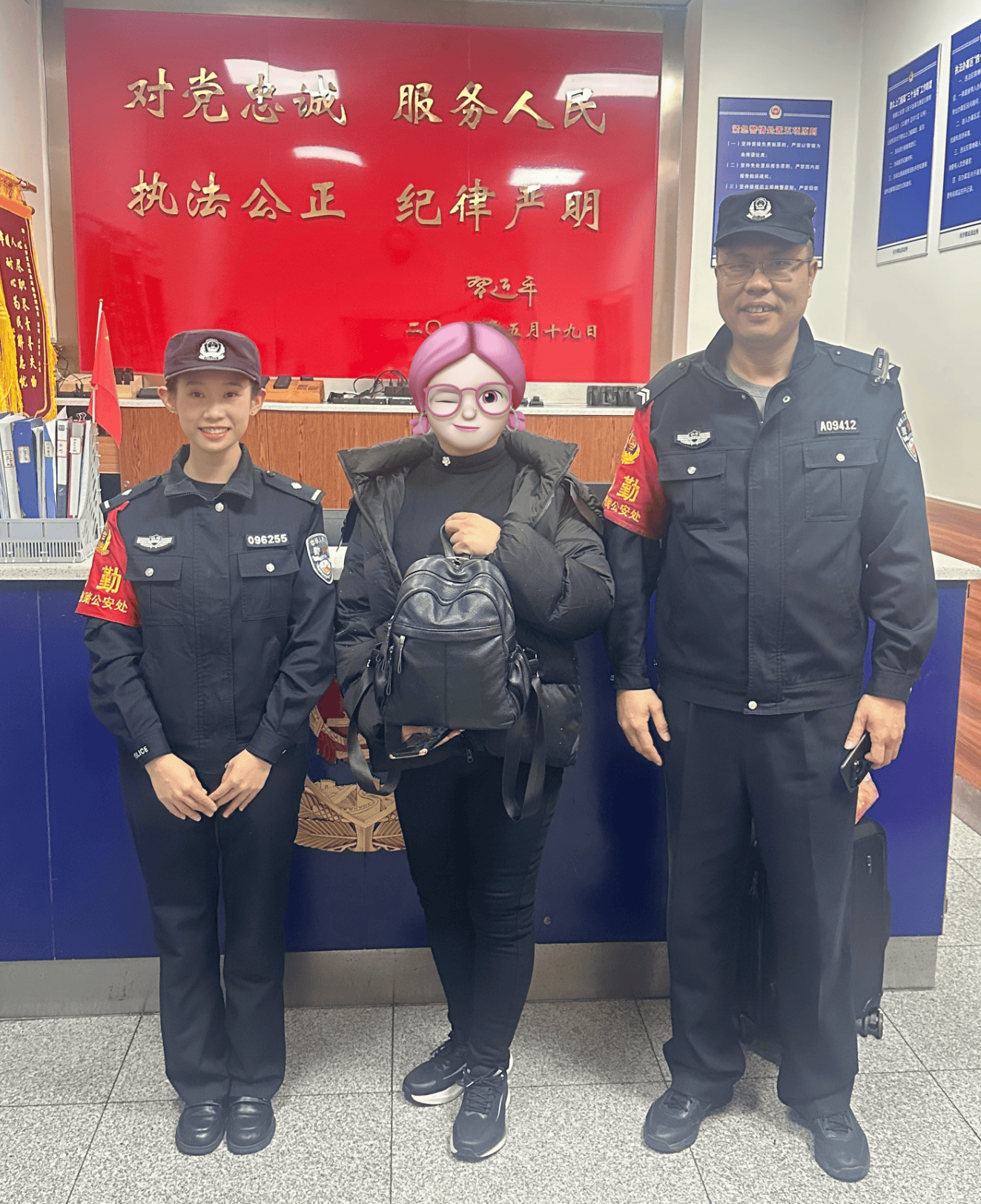 内有价值50万元财物!女乘客背包在长沙火车南站弄丢,民警候车室搜寻一小时物归原主