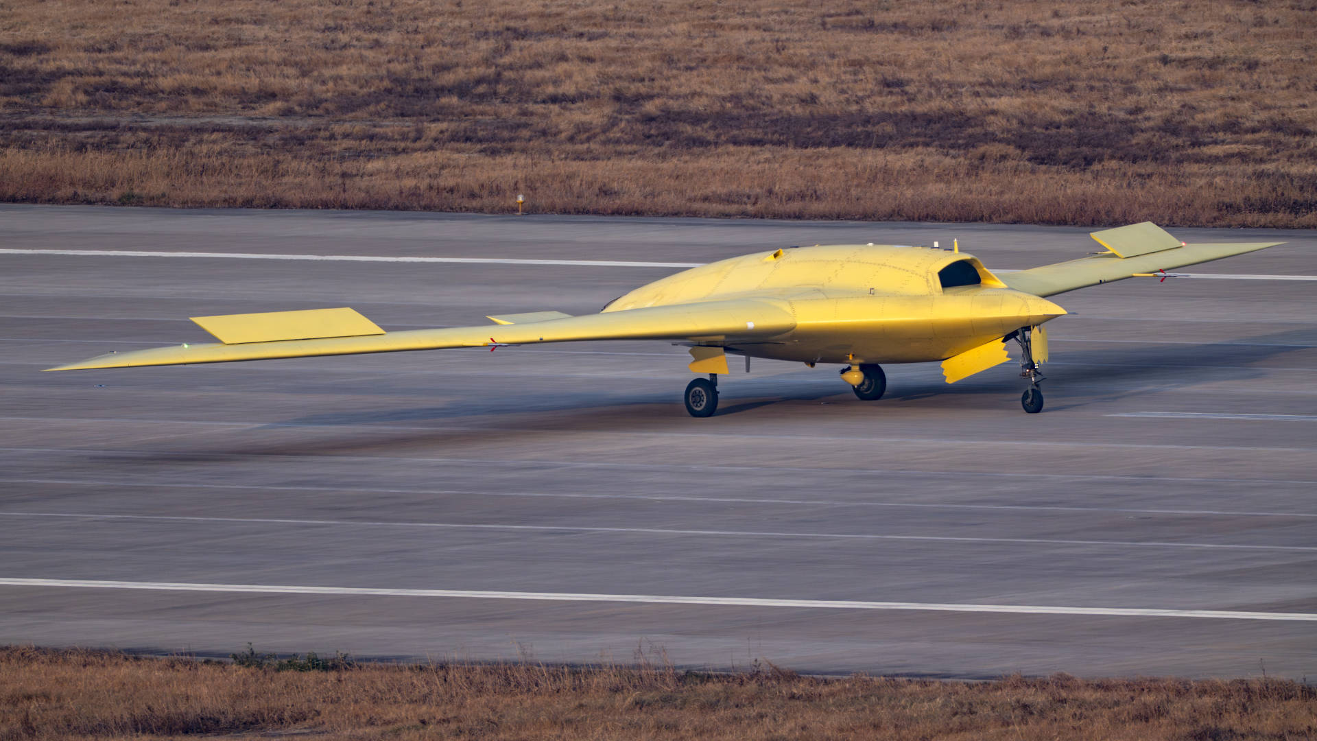 多张高清大图<strong></p>
<p>虚拟币BKI</strong>!新型高空高速长航时无人机彩虹-7近日成功首飞