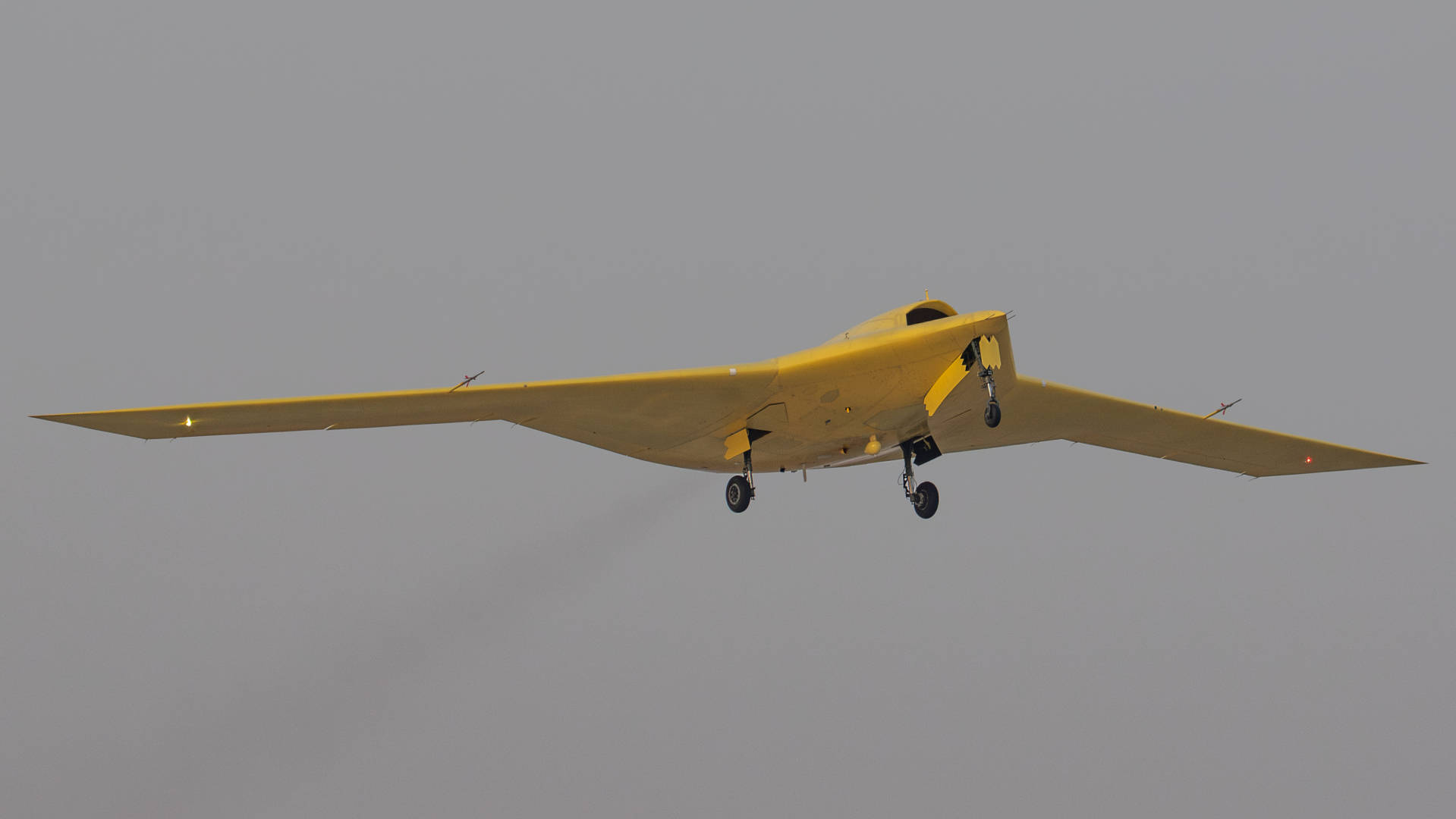 多张高清大图<strong></p>
<p>虚拟币BKI</strong>!新型高空高速长航时无人机彩虹-7近日成功首飞