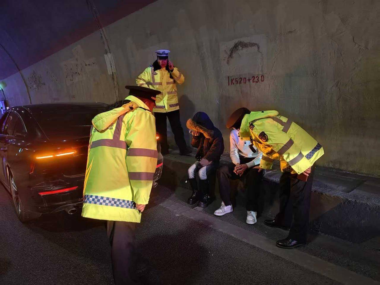 兰海高速一小车定速巡航故障刹车失灵<strong></p>
<p>虚拟币比赛</strong>,时速115狂奔490公里直至燃油耗尽,交警开道、路政压阵成功化险