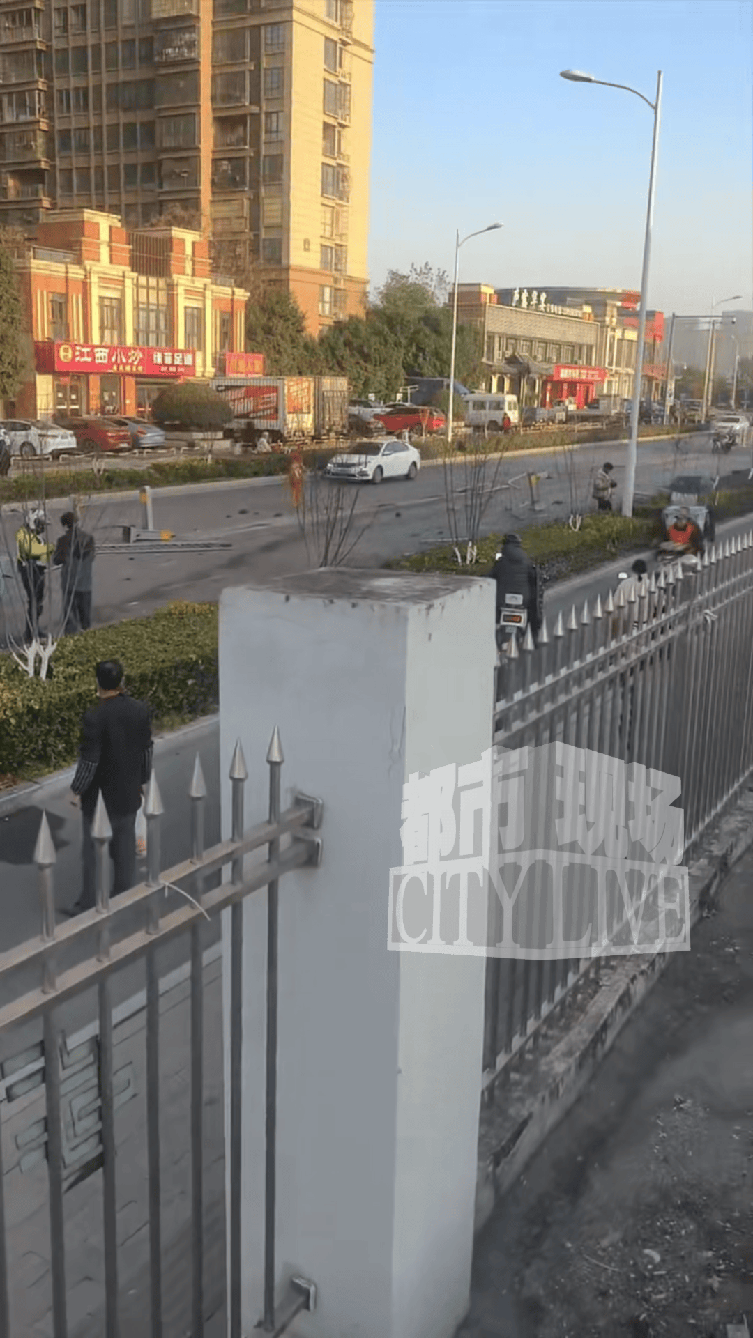 安徽一小米SU7撞翻几十米护栏<strong></p>
<p>虚拟币比赛</strong>,目击者称车辆前轮脱落后才刹停,当地交警回应