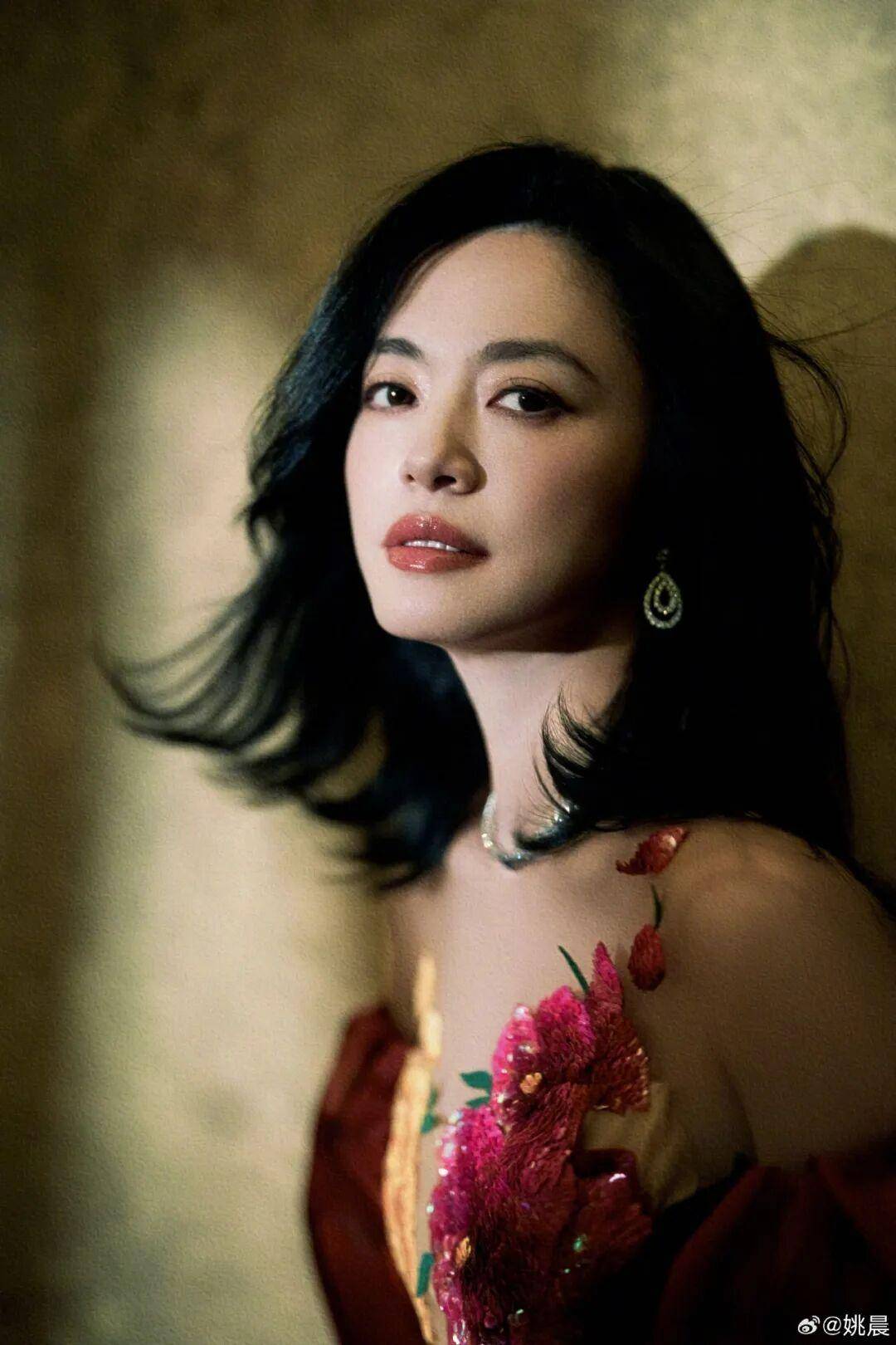 姚晨曹郁官宣离婚:多年前结束了婚姻关系<strong></p>
<p>LNG虚拟币</strong>,考虑当时孩子年幼,未对外公布,以后是家人一样的朋友